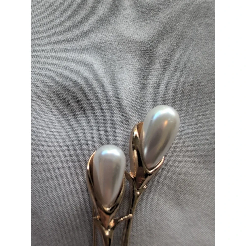 Flower on Stem Callas Lilies Clear Rhinestones Pearl Vintage Gold Brooch‎